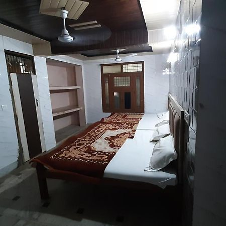 Subhadra Guest House Mathura Exterior photo