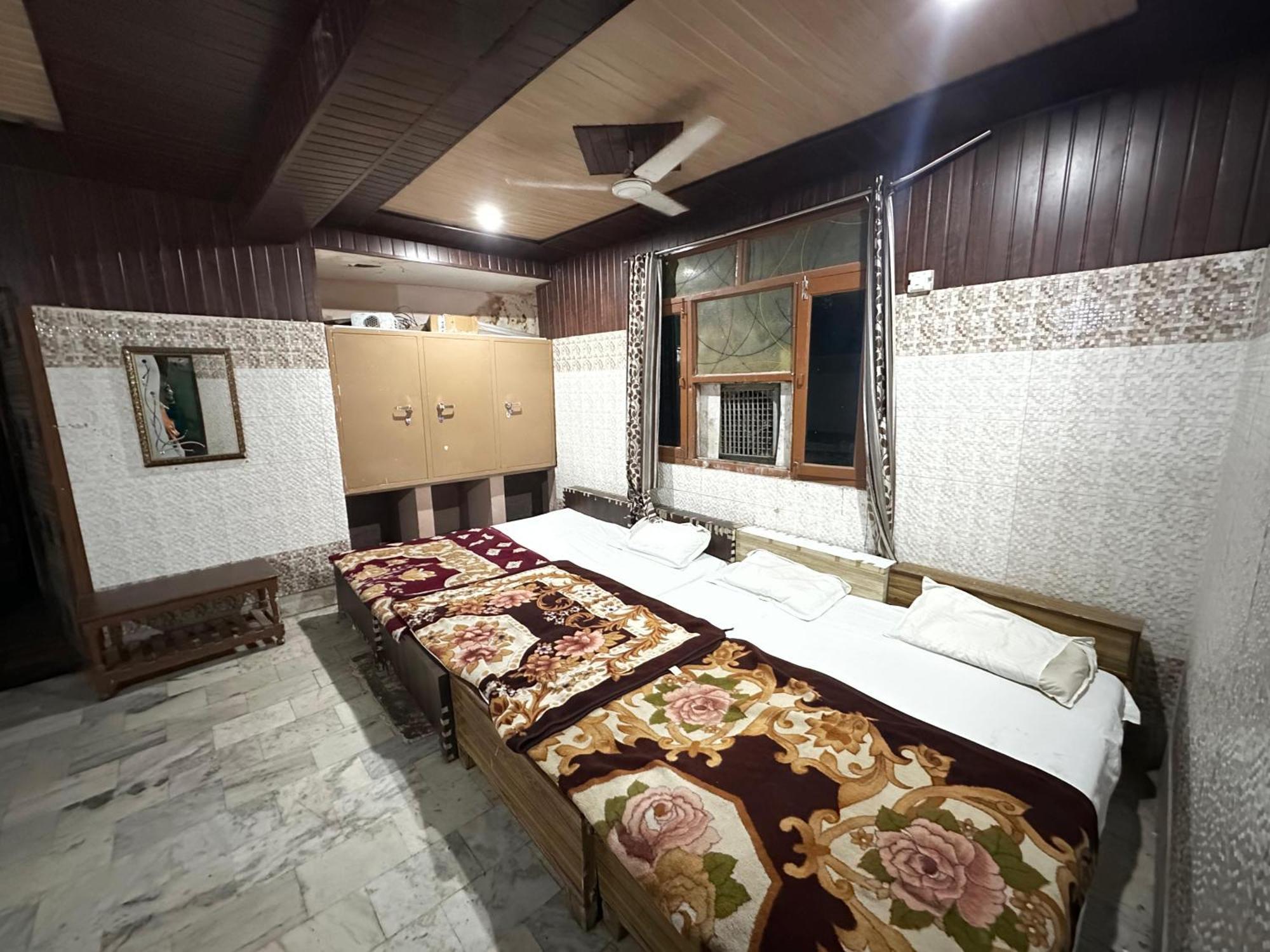 Subhadra Guest House Mathura Exterior photo