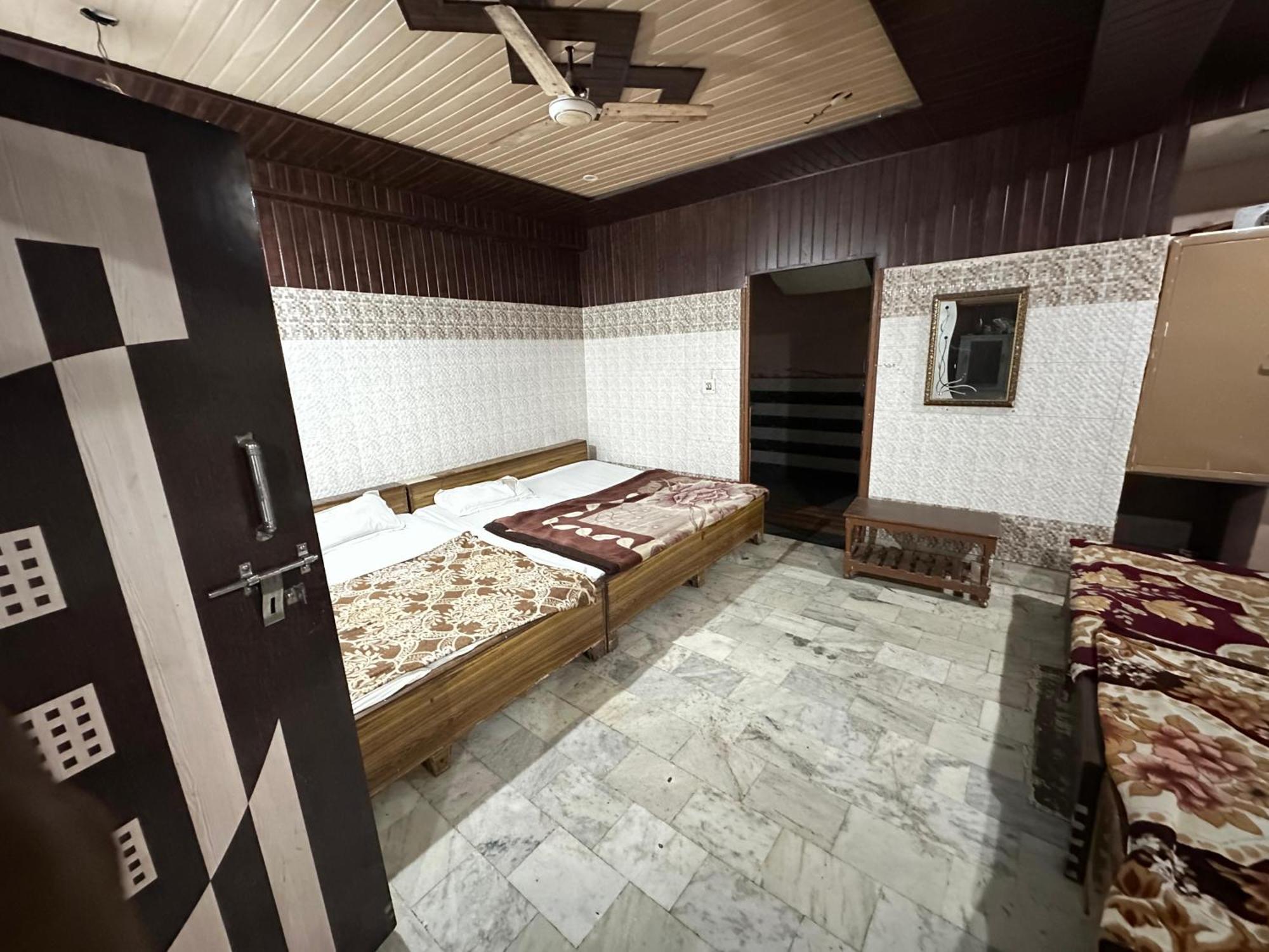 Subhadra Guest House Mathura Exterior photo